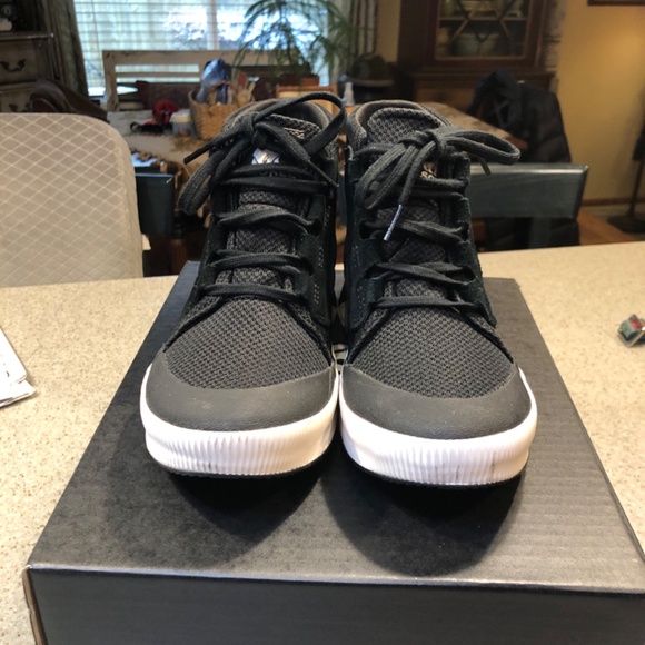 Shoes - Picture 2 of 5